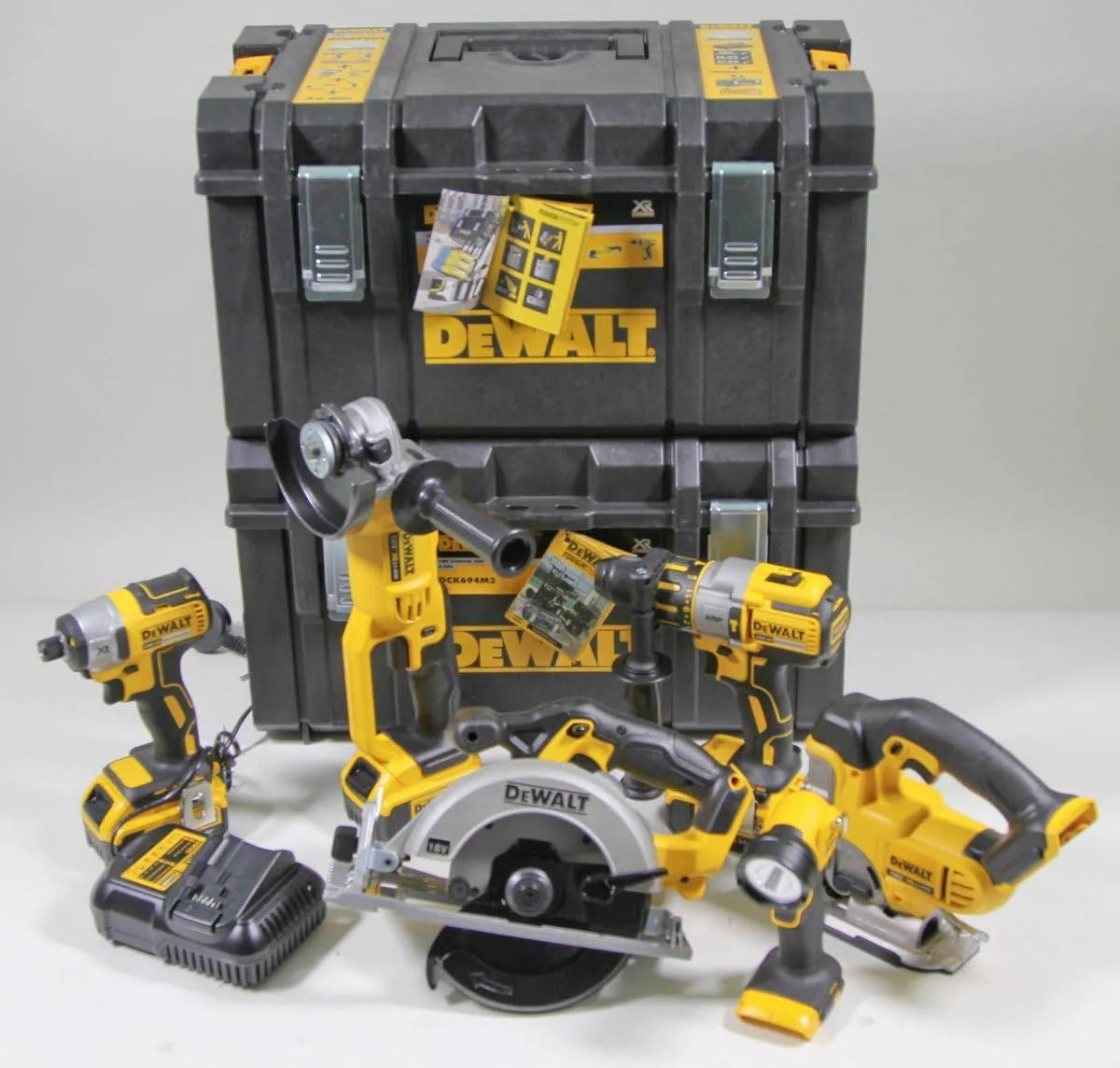 DeWalt DCK694M3, Spannung 18V 12 tlg. Akku Multi-Set 3 x 4,0Ah Li-Ion incl. Koffer